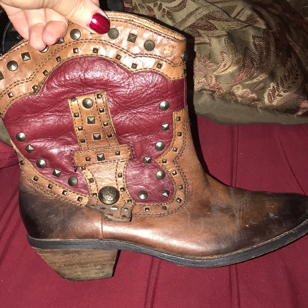 Leather ankle boots by Vince Camuto